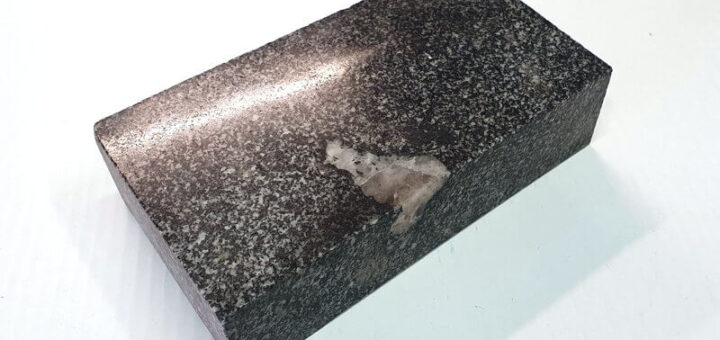 detail leštění kamene