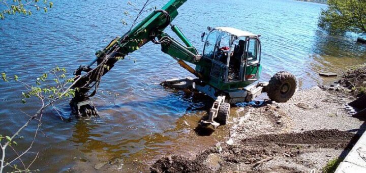 kráčející bagr Menzi Muck na zemní práce